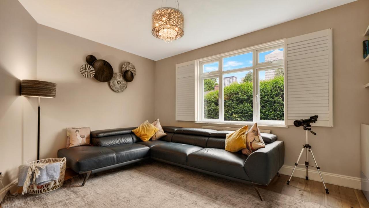Cosy Luxurious Family Home Лондон Экстерьер фото