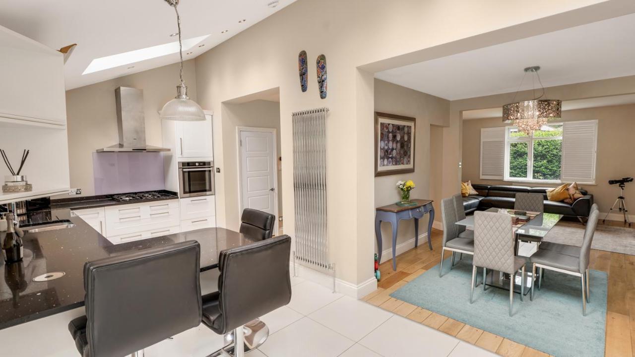 Cosy Luxurious Family Home Лондон Экстерьер фото
